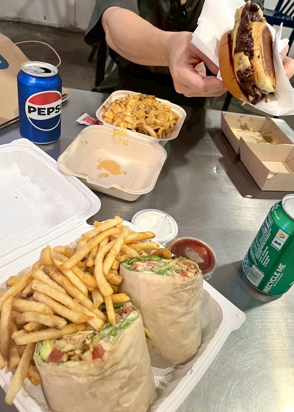 ラップサンドとハンバーガー