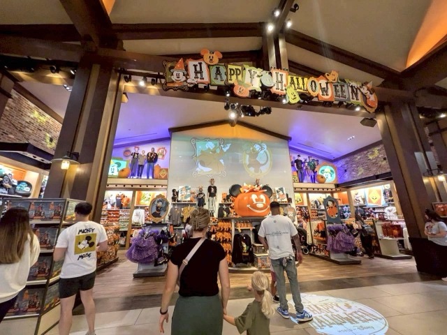 ワールド・オブ・ディズニー内観