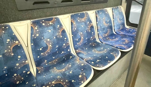バスDASHの座席風景