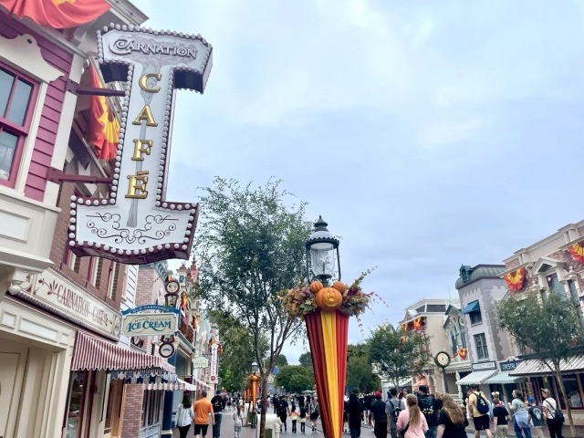 カリフォルニアディズニーランド　ハロウィン　パークの様子