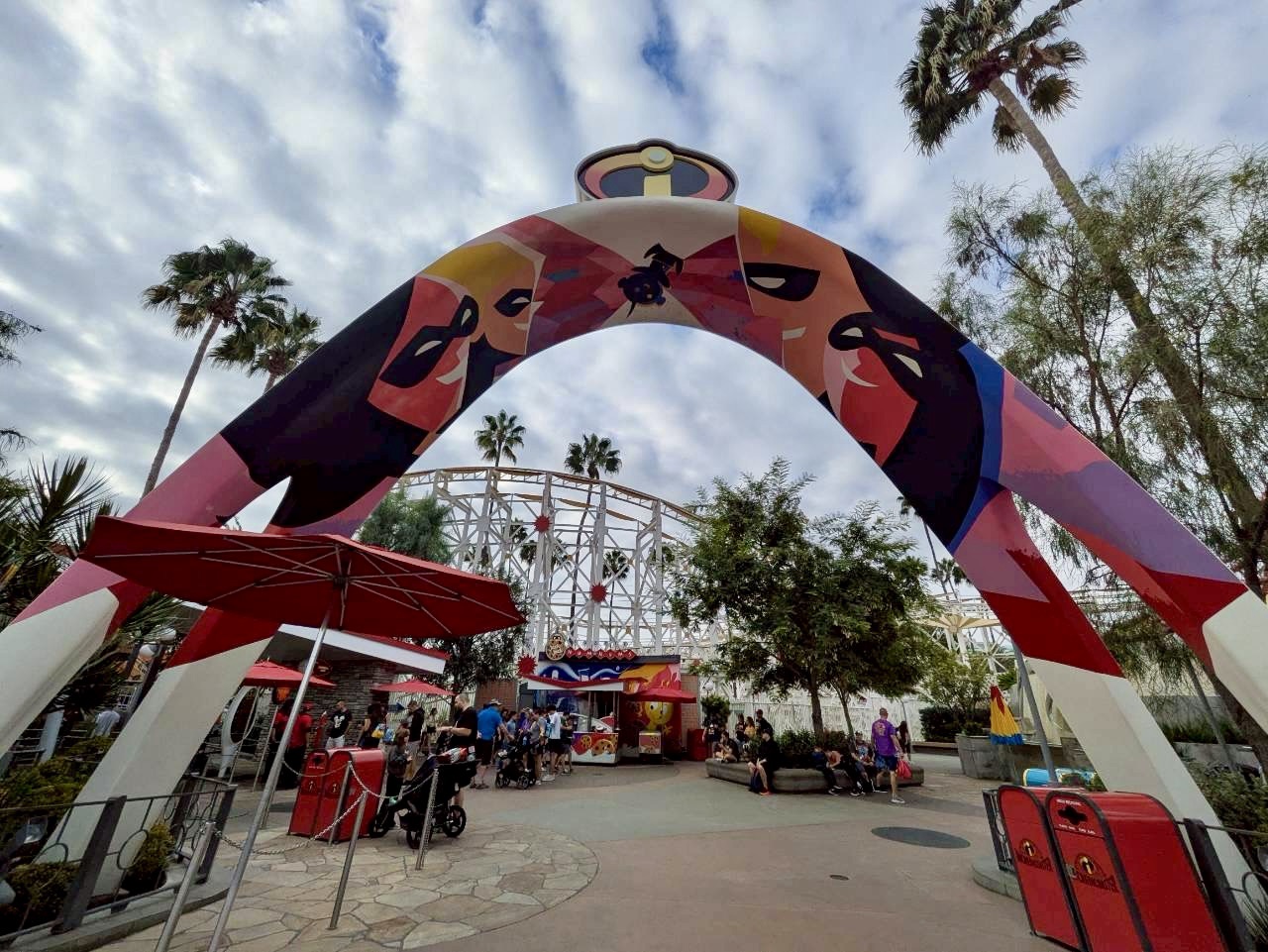 カリフォルニアアドベンチャー　インクレディコースター